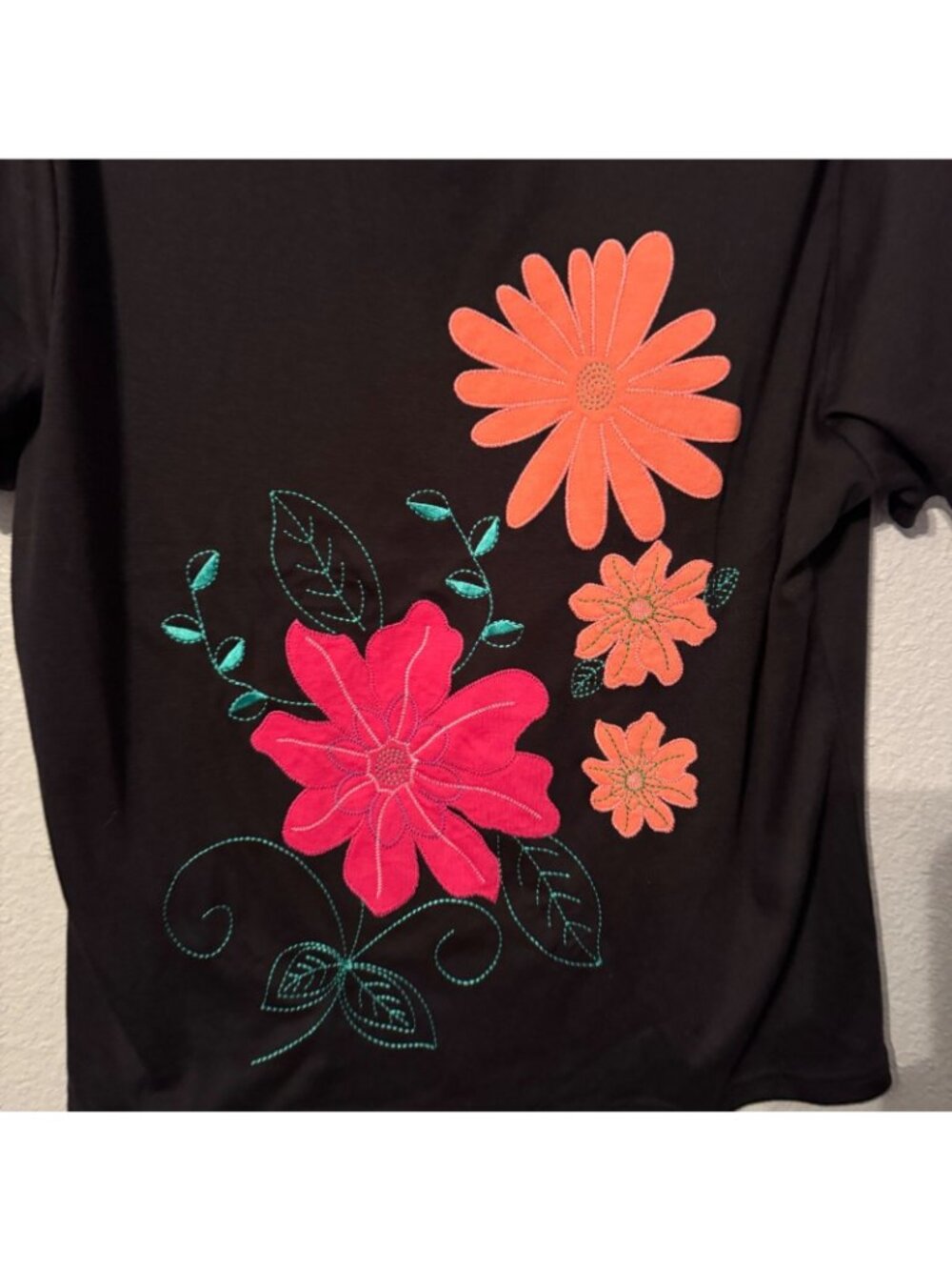 Once & Again Womens Black V-Neck Floral Embroidered T-Shirt Sz L Cotton/Polyeste - Picture 6 of 12